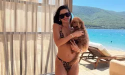 Nesrin Cavadzade köpeğiyle Bodrum’da: Tatil pozları hayranlarını mest etti