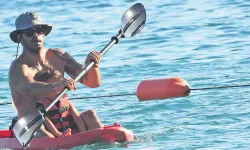 Barış Arduç’un Çeşme’de kızıyla kano keyfi