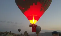 Kapadokya’da 30 Ağustos coşkusu: Balonlar Türk bayraklarıyla havalandı
