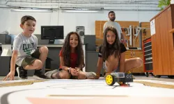 İzmirli çocuklar robotik dünyayla tanıştı