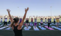 Buca’da ücretsiz yoga kursları: Kadınlar hem sosyalleşiyor hem de form tutuyor