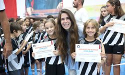 Çeşme Belediyesi Yaz Spor Okulu’nda sertifika coşkusu: Minik sporcular sahnede parladı