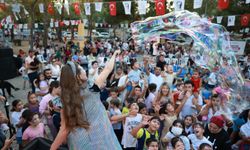 Bayraklı'da çocukların kahkahası sokağa taştı