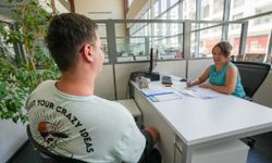 Gaziemir'de üniversiteli olacak gençlere ücretsiz tercih desteği