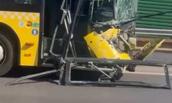 İETT otobüsü ile çarpışan minibüs devrildi