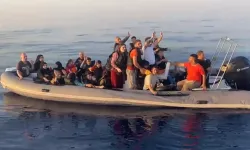 İzmir açıklarında düzensiz göç operasyonu: 140 kişi yakalandı