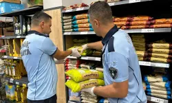 Konak’ta zincir marketlere yakın takip: Raflar tek tek kontrol edildi