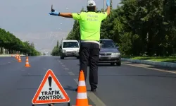 İzmir’de iş çıkışı trafik kilitlendi: Fevzipaşa Bulvarı’nda araç arızası yoğunluğu artırdı