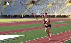 Türkiye’nin en hızlıları İzmir pistinde: Büyükler Atletizm Şampiyonası başladı