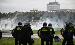 Hollanda'da sığınmacı karşıtı protesto çatışmalara dönüştü