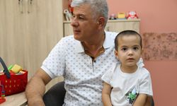 Minik Batuhan'ın sessiz dünyası biyonik kulakla şenlendi: İzmir Çiğli'de bir ilk gerçekleşti