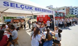 İzmir'de öğrencilere müjde: Kent Lokantası Öğrenci Otobüsü açıldı