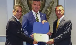 Sadettin Saran'a mazbatasını veren Ali Koç: Müsaadenizle biz kaçıyoruz