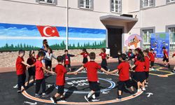 İzmir’de ilkokul öğrencileri geleneksel oyunlarla buluşuyor