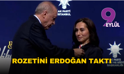 Rozetini Erdoğan taktı: Özlem Vural Gürzel AKP’ye geçti