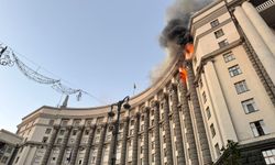 Rusya’nın gece saldırısında Kiev’de hükümet binası vuruldu