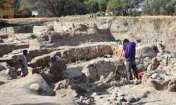 İzmir Ulucak Höyüğü'nden 8 bin yıllık sır: Bereket ritüeli için yapılan heykelcikler gün yüzüne çıktı