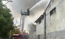 Büyükşehir'den Bornova’daki depo yangınına hızlı müdahale