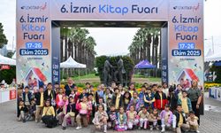 İZKİTAP ev sahipliği yaptığı sergilerle edebiyat ve sanatı buluşturuyor