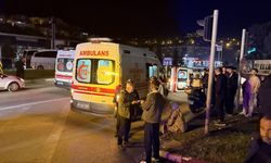 Ambulans ciple çarpıştı, 3 sağlık personeli yaralandı