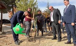 Ulukışla'da Cumhuriyet'in 102'nci yılı anısına 102 fidan dikildi