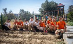 Bornova’da minik eller toprakla buluştu