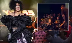 Bülent Ersoy’dan sahnede herkesi kahkahaya boğan çıkış: “Sen bana ne yapmak istiyorsun?”