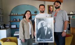 Çeşme Belediyesi’nden Muhtarlar Haftası’na anlamlı armağan: Atatürk tablosu