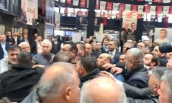 CHP kongresinde partililerle gazeteciler arasında gerginlik