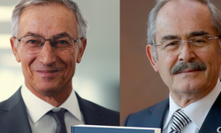 Prof. Dr. Suat Çağlayan kitabını imzalayacak