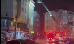 Apartmanda panik! Çatırdı sesleri geldi, tahliyeler başladı!