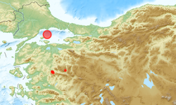 Marmara Denizi'nde korkutan deprem! İzmir'de de hissedildi...