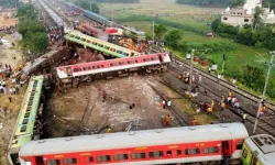 Tren kazası; 15 kişi öldü