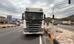 Sporcuları taşıyan minibüs TIR'la çarpıştı: 9 yaralı