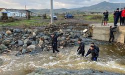 Foça’da selde kaybolan kişiyi arama çalışmaları ikinci gününde sürüyor
