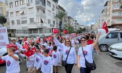 İzmir’de öğrencilerden 102’nci yıl yürüyüşü