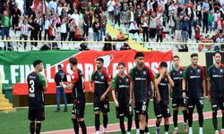 Karşıyaka fırsat tepti, İzmir Atatürk Stadı’nda gol sesi çıkmadı