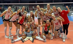 Karşıyaka filede fırtına gibi esti: Altınordu’ya set vermeden galip
