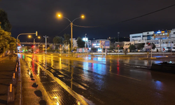 İzmir’de sağanak yağış etkili oldu