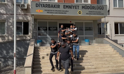 İzmir dahil 12 ilde silah kaçakçılığı operasyonu, evlerden cephanelik çıktı
