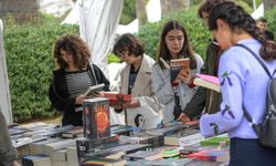 Kültürpark’ta kitap rüzgarı: İzmir Kitap Fuarı binlerce okuru ağırladı