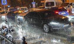 Sındırgı’da deprem sonrası sağanak hayatı olumsuz etkiledi