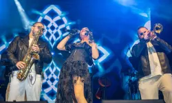 Bornova’da dayanışma rüzgarı: Bi Hayat Fest umutla başladı