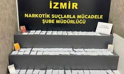 İzmir'in Bornova ilçesinde polis denetiminde uyuşturucuyla yakalanan 2 zanlı tutuklandı.
