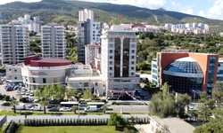 Narlıdere Belediyesi’nden minik öğrencilere çanta ve kırtasiye desteği