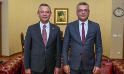 Özgür Özel’den Tufan Erhürman’a tebrik telefonu: “Kıbrıs Türkü dış müdahalelere net yanıt verdi”