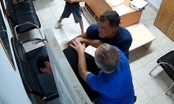 Polis merkezinde çocuğunun gözü önünde saldırıya uğradı