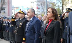 Karşıyaka tek yürek oldu, Ata’ya saygıyla durdu