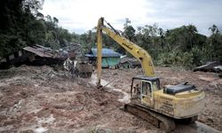 Endonezya’da sel ve toprak kaymalarında can kaybı 303’e yükseldi
