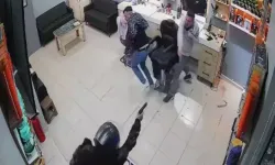 Berber dükkanında dehşet! Kasklı saldırgan kurşun yağdırdı